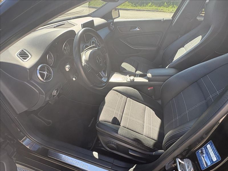 Mercedes-Benz GLA 1,6 200i 115kW Xen,Kamera,Navi - fotka 3 z 41
