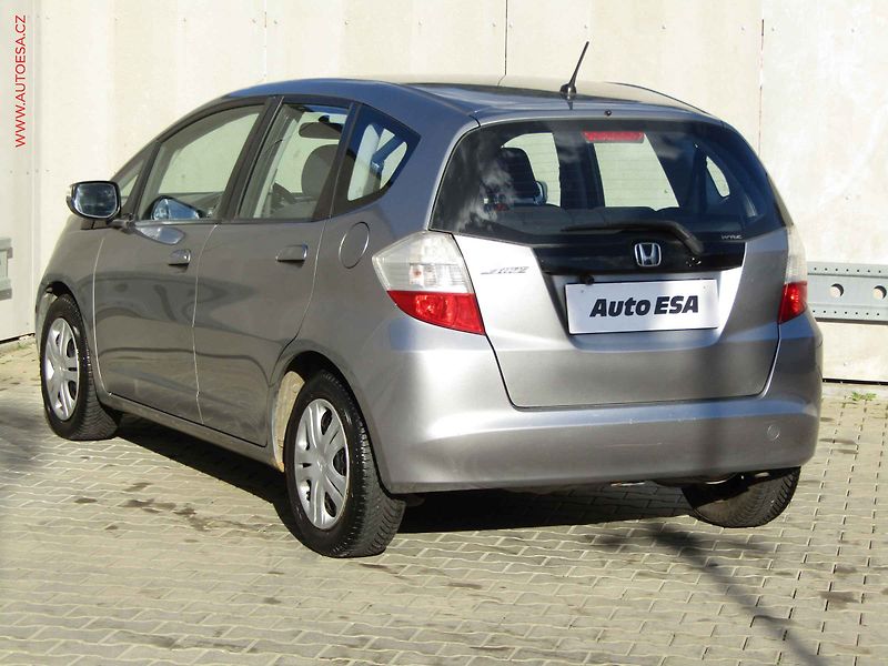 Honda Jazz (2011) 1.3i, ČR, Navi, AC - fotka 6 z 17