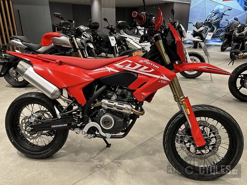 QJ Motor (2026) COV 125 Super Motard - Skladem - fotka 5 z 18