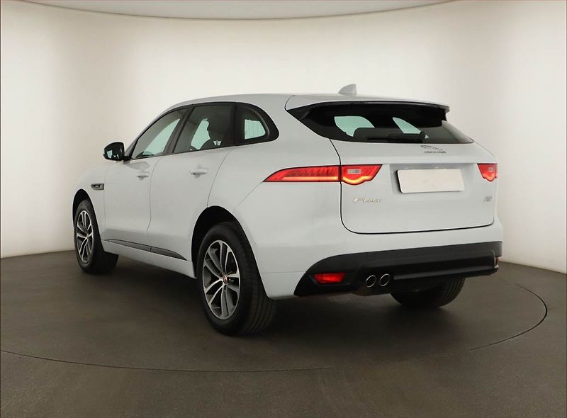 Jaguar F-Pace (2017) 20d AWD, 4X4, Automat, ČR - fotka 4 z 15