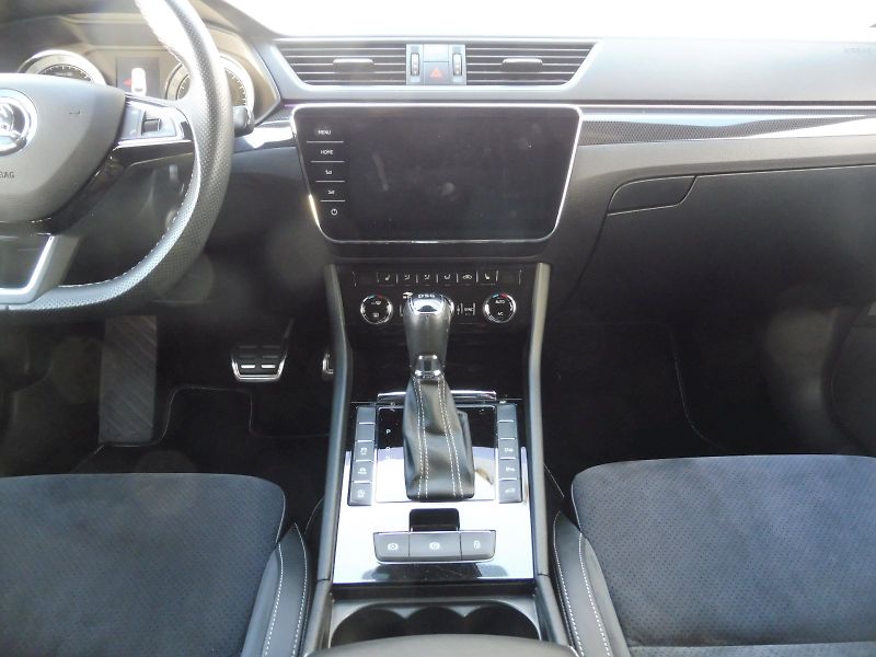 Škoda Superb (2018) Combi SportLine 2,0 TDI 140kW - fotka 10 z 28