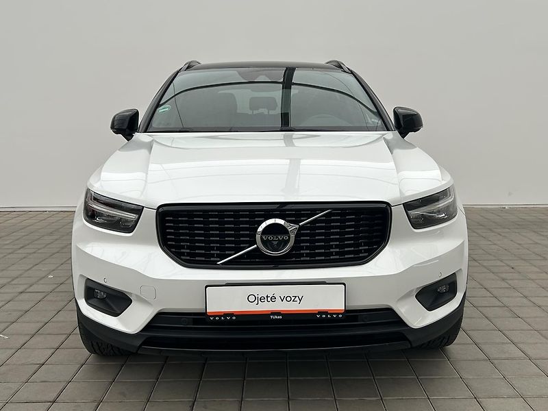 Volvo XC40 2.0 T4 4x4 R-Design - fotka 2 z 30