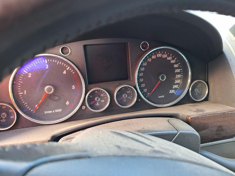 Volkswagen Touareg (2004) 5.0 230 kw motor K.O. - fotka 9 z 18