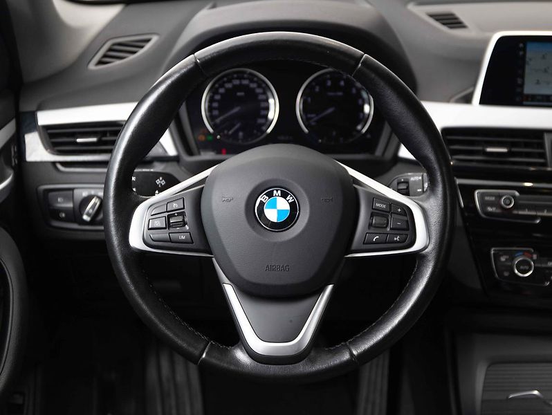 BMW X1 20i xDrive - fotka 12 z 22