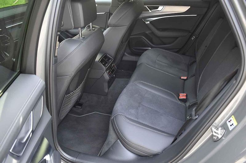 Auto se hodí prakticky na všechny typy silnic