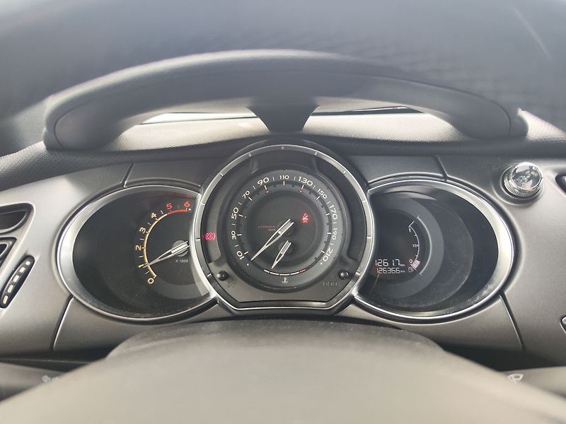 Citroën DS3 1.6 BlueHDi/88kW Servisováno - fotka 13 z 25