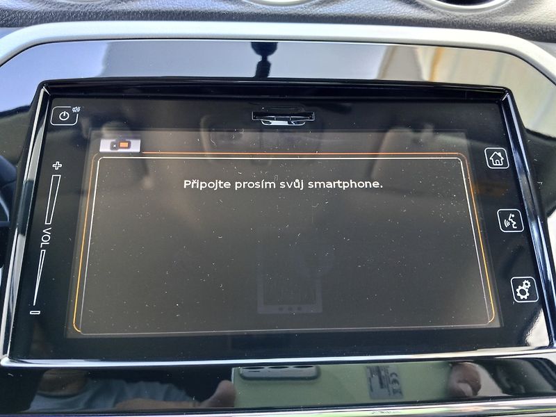 Suzuki Vitara (2015) 1.6 VVT 4x4! Kamera! 2sady kol - fotka 28 z 33