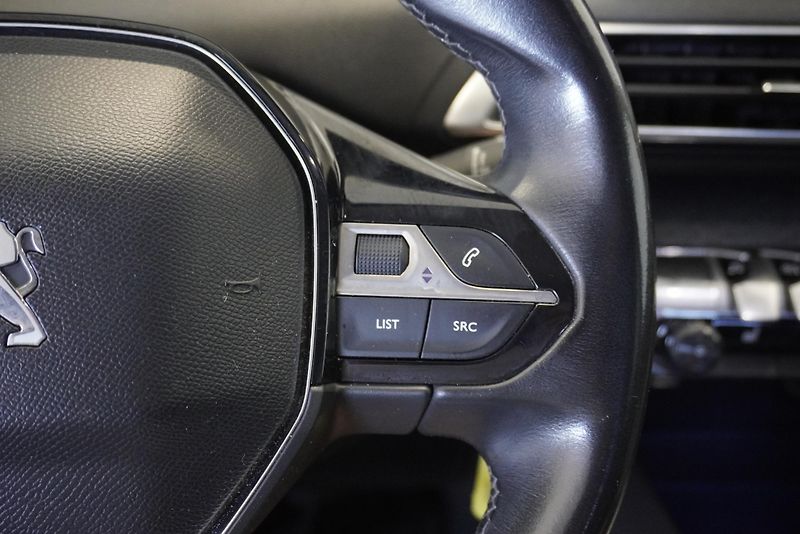 Peugeot 3008 1.6 BLUEHDI 88kW ALLURE - fotka 18 z 29