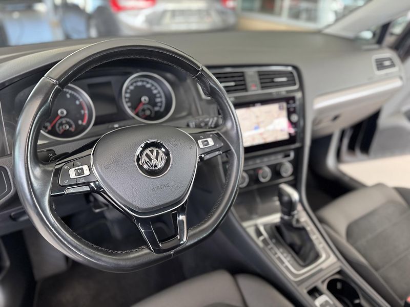 Volkswagen Golf 1,0TSI DSG*81kW*LED*Masáž - fotka 10 z 32