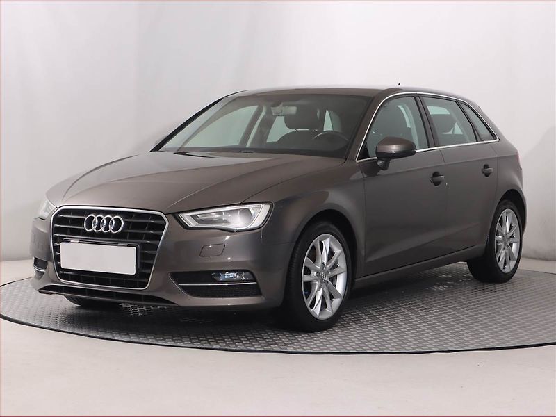 Audi A3 (2016) 1.4 TFSI, Automat, Bi-Xenony - fotka 2 z 19