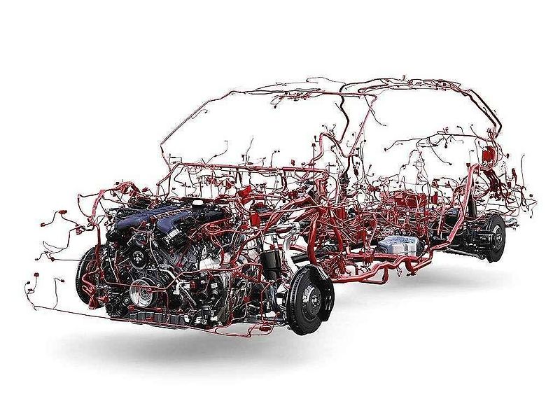 Bentley ­Bentayga má 50 kilogramů kabelů.