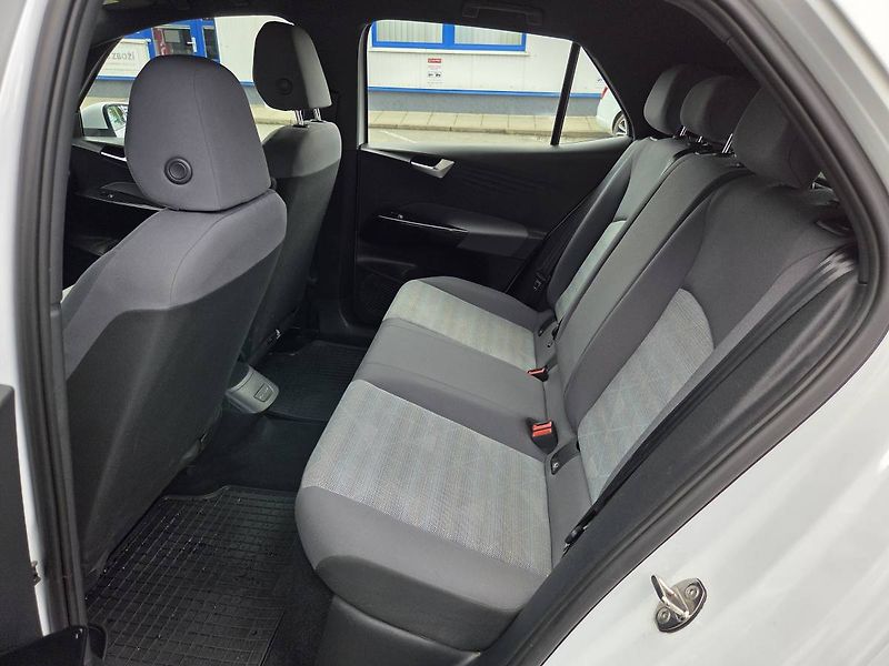 Volkswagen ID.3 (2022) Pro 150kW 62kWh - fotka 27 z 34