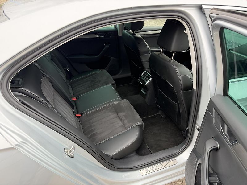 Škoda Superb 2,0TDi 147kW 4x4 automat navi  - fotka 16 z 17