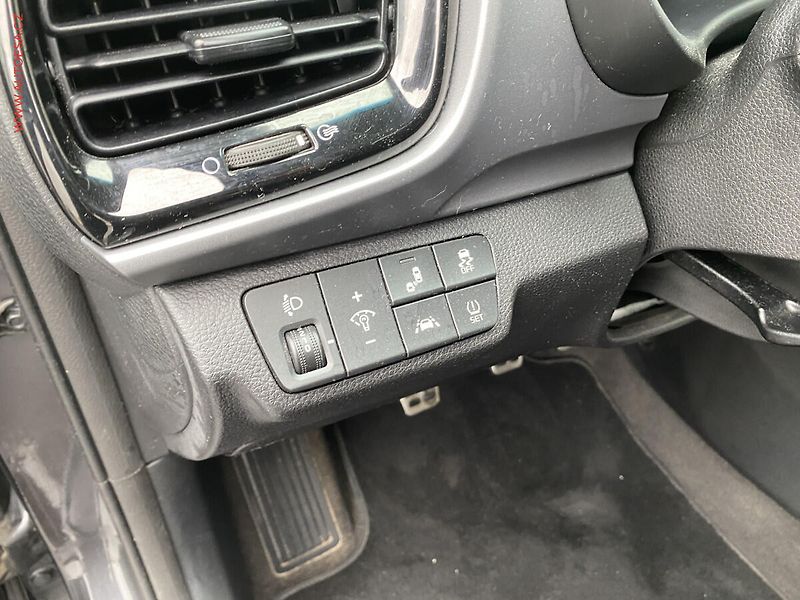Kia Stonic (2018) 1.0 T-GDi, Platinum, kůže - fotka 14 z 18