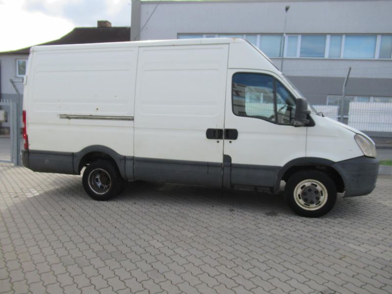 Iveco Daily (2011) 35C13 L2H2 - fotka 4 z 7