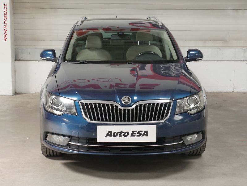 Škoda Superb (2013) 1.6 TDi, Navi, bixen, kůže - fotka 2 z 26
