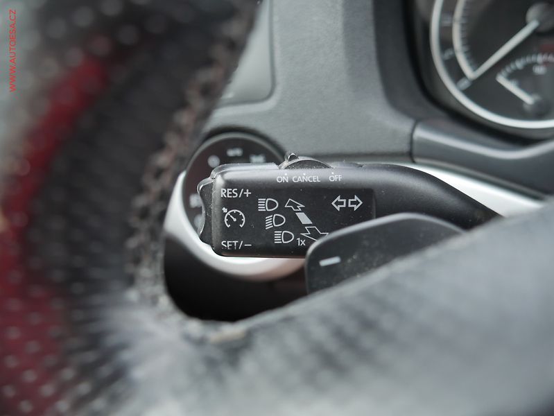 Škoda Octavia (2011) 2.0 TDi, RS, DSG, bixen - fotka 16 z 20