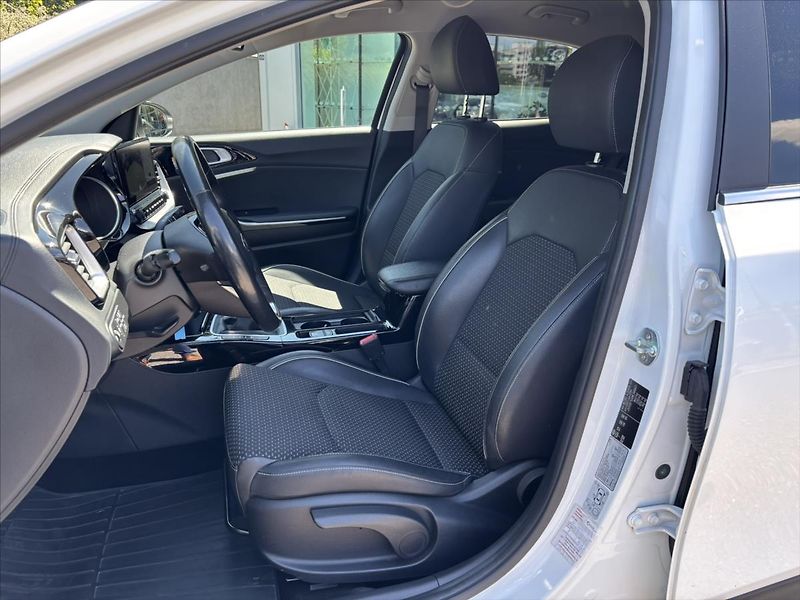 Kia XCeed 1,5 TGDi TOP ZÁRUKA KAMERA NAV - fotka 10 z 43