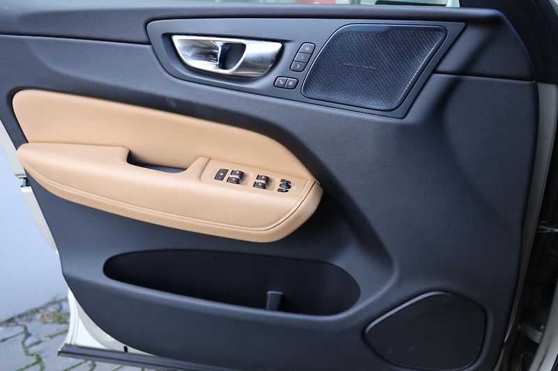 Volvo XC60 (2018) T5 AWD Inscription - fotka 19 z 26