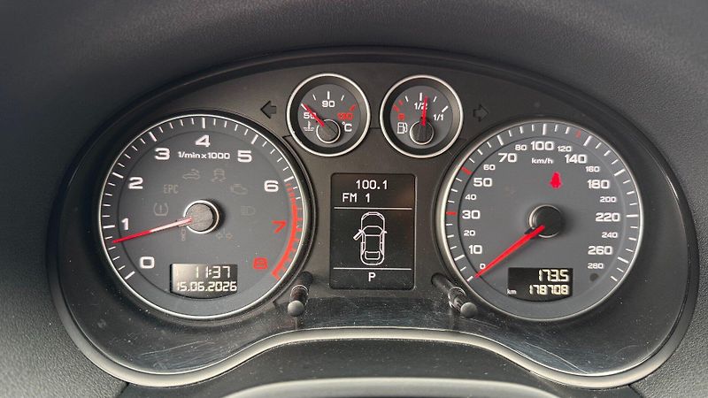Audi A3 (2010) 1.4TFSi 92kW REZERVOVANO - fotka 13 z 22