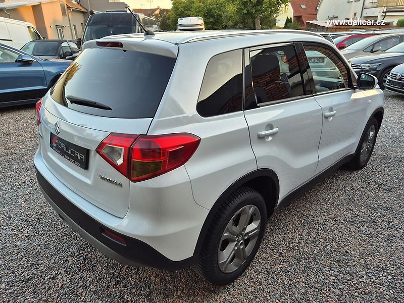 Suzuki Vitara (2016) 1.6VVT 88KW Automat COMFORT - fotka 12 z 52