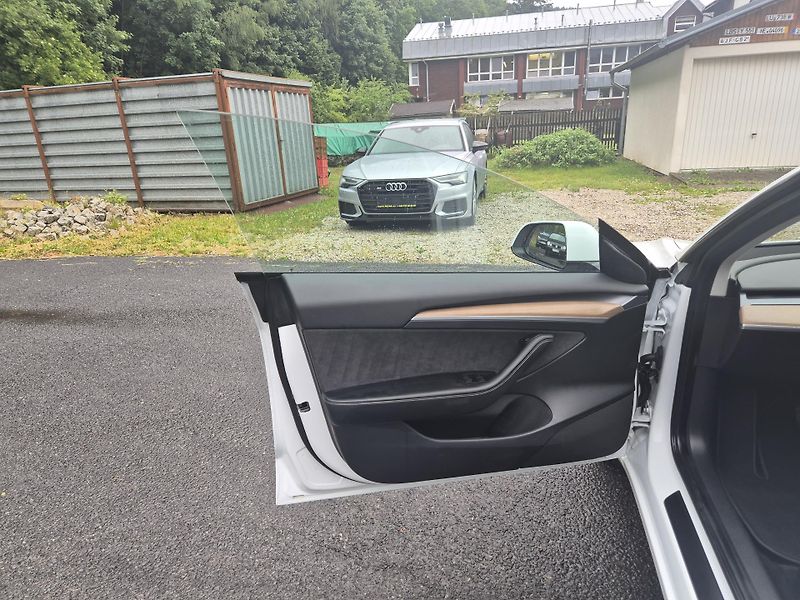 Tesla Model 3 STANDART RANGE 208kw SOH 93,6% - fotka 35 z 47