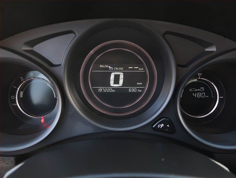Citroën C4 (2017) 1.6 BlueHDi, Navi, Tempomat - fotka 11 z 20