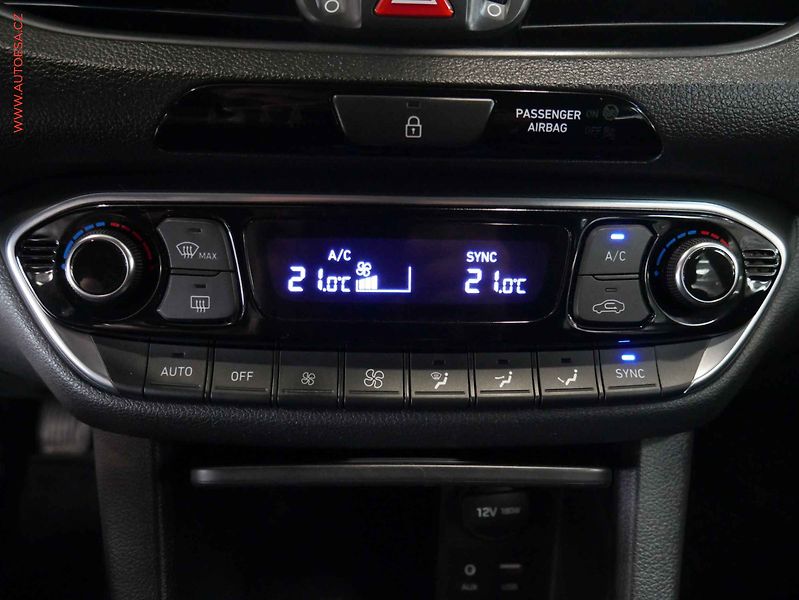 Hyundai i30 (2017) 1.5 T-GDI, ČR, DSG, LED - fotka 17 z 27