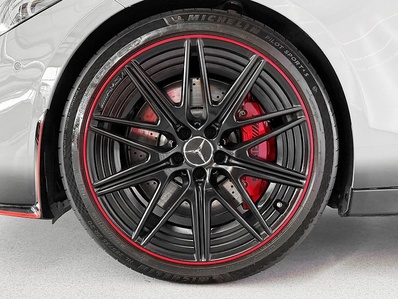 Mercedes-Benz Třídy C E PERFORMANCE 4M+ AMG F1 EDITI - fotka 9 z 32