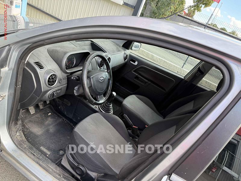 Ford Fusion (2004) 1.6i, AC, TZ - fotka 3 z 3