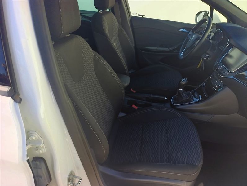 Opel Astra 1,4 Turbo Navi Kamera Tempomat - fotka 28 z 37