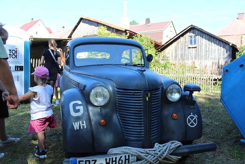 Srdce každého nadšence pro historickou vojenskou techniku muselo opravdu zaplesat. Vozidel v krušnohorském městysu Kovářská bylo k vidění více než požehnaně.