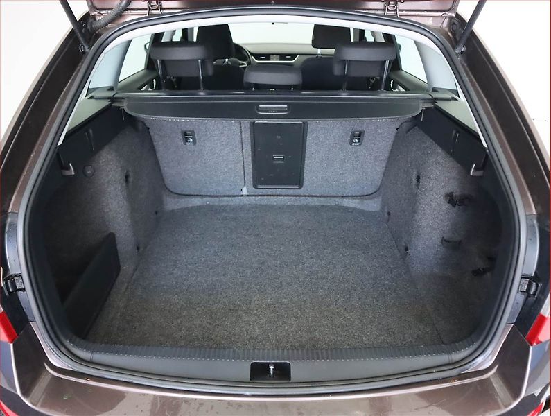 Škoda Octavia (2016) Ambition 1.6 TDI, Serv.kniha - fotka 14 z 19