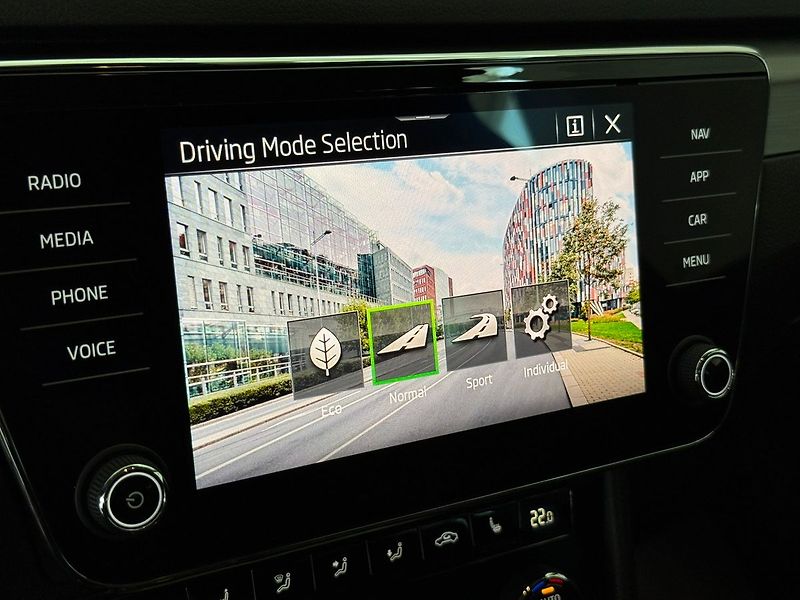 Škoda Superb 2.0TDI 110kW LED Webasto Tažné - fotka 30 z 40