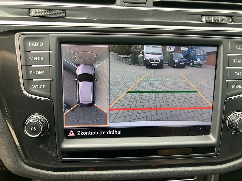 Volkswagen Tiguan (2017) 2.0TDI 176kW DSG 4X4 HIGHLINE - fotka 32 z 34