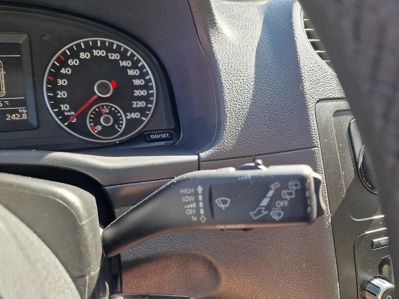 Volkswagen Caddy MAXI 1,6TDI 7MÍST JAKO-O - fotka 16 z 22