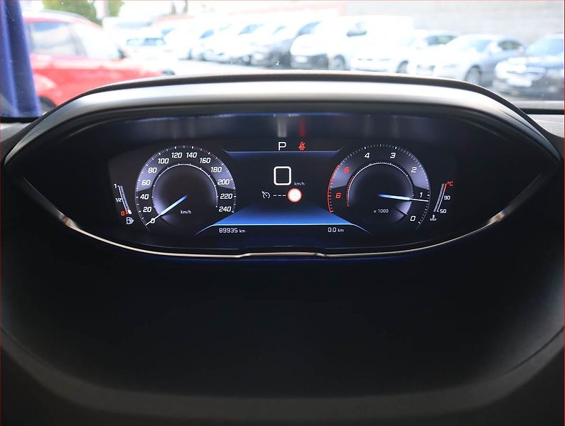 Peugeot 3008 (2020) Active 1.5 BlueHDi, Automat - fotka 11 z 22