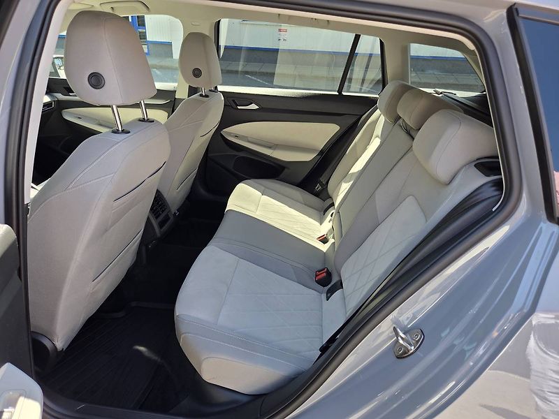 Volkswagen Golf (2023) 2.0 TDI DSG - fotka 32 z 39