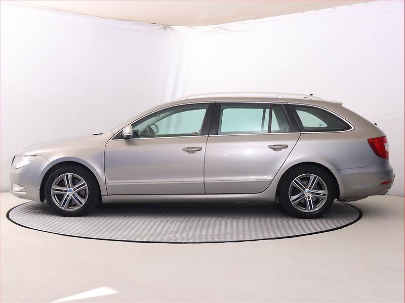Škoda Superb (2011) 1.6 TDI, Serv.kniha, Xenony - fotka 3 z 17