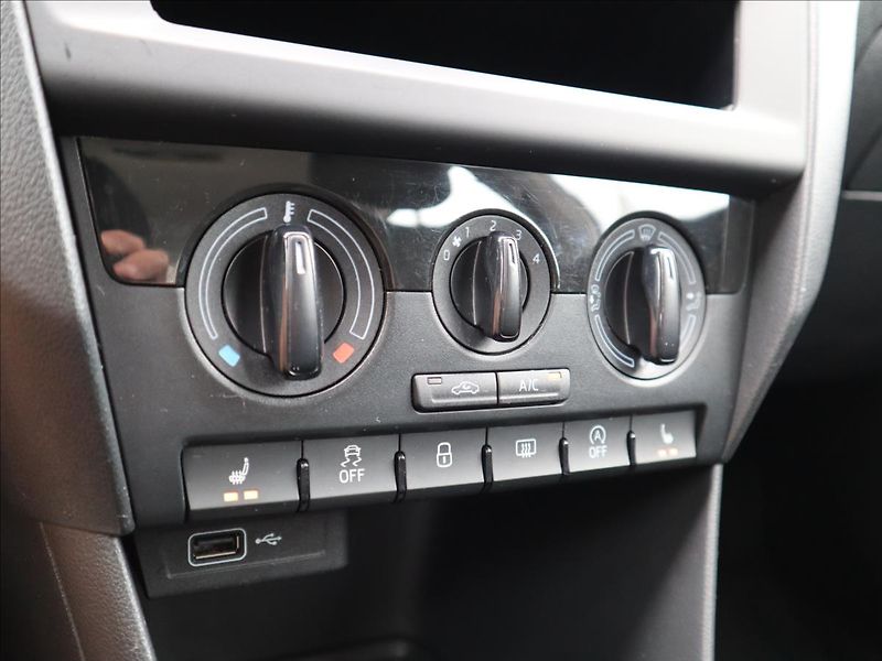 Škoda Rapid 1,0 TSi, 70kW, Výhřevy, Klima - fotka 14 z 21