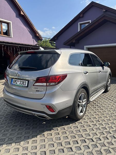 Hyundai Grand Santa Fe (2017) - fotka 5 z 8
