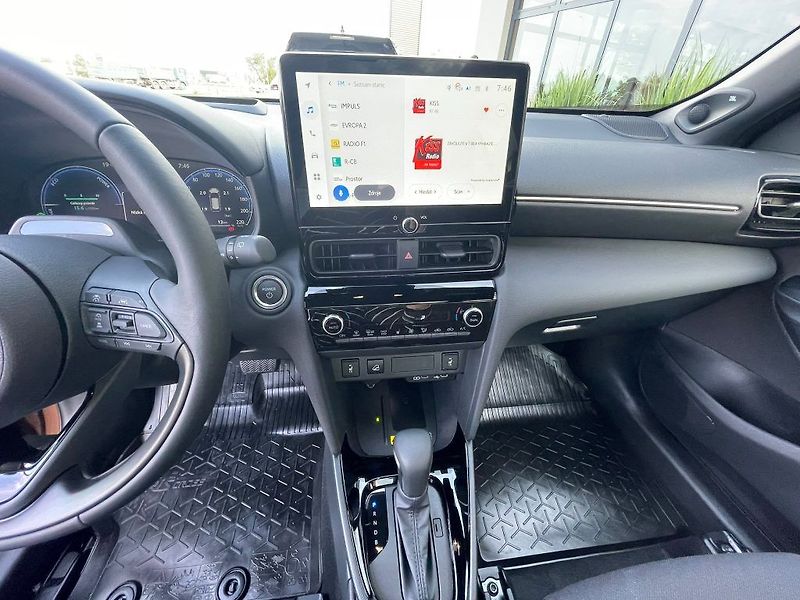Toyota Yaris Cross 1.5 HSD 4x4 Executive Tech VIP - fotka 28 z 31