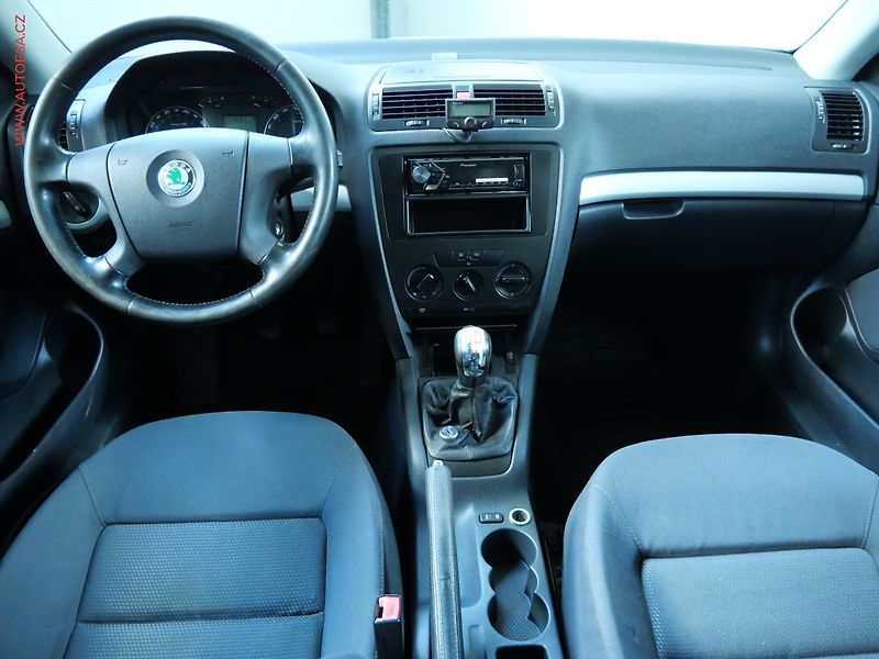 Škoda Octavia (2005) 1.6i, 2.maj,ČR, Ambiente - fotka 8 z 17