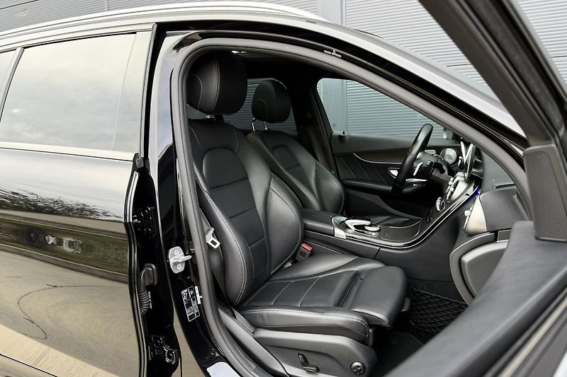 Mercedes-Benz Třídy C (2018) C 200 4Matic AMG Line - fotka 22 z 46