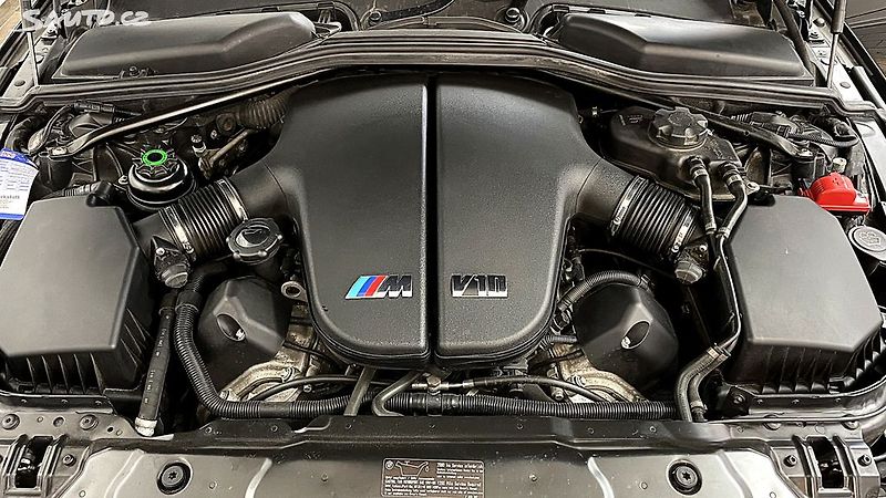BMW M5 5.0 V10 Touring - fotka 27 z 34