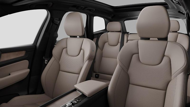 Volvo XC60 (2026) T8 ULTRA - fotka 8 z 13