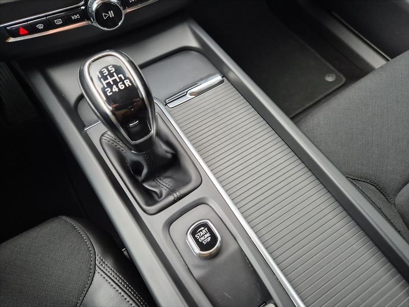 Volvo XC60 2,0 D3 MOMENTUM+ MAN - fotka 18 z 18