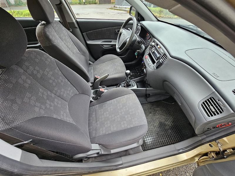 Kia Rio (2006) 1.4i, TAŽNÉ, KLIMA - fotka 9 z 17