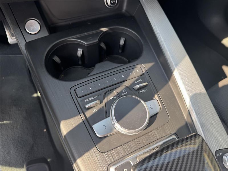 Audi A4 2,0 TDI,Automat,Led,Kamery - fotka 19 z 23