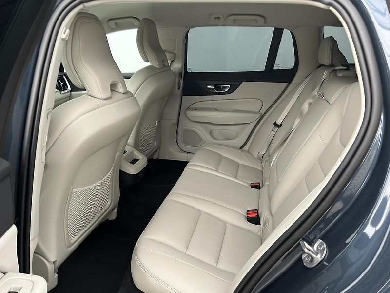 Volvo V60 2.0 B5 4x4 CC PLUS - fotka 11 z 31